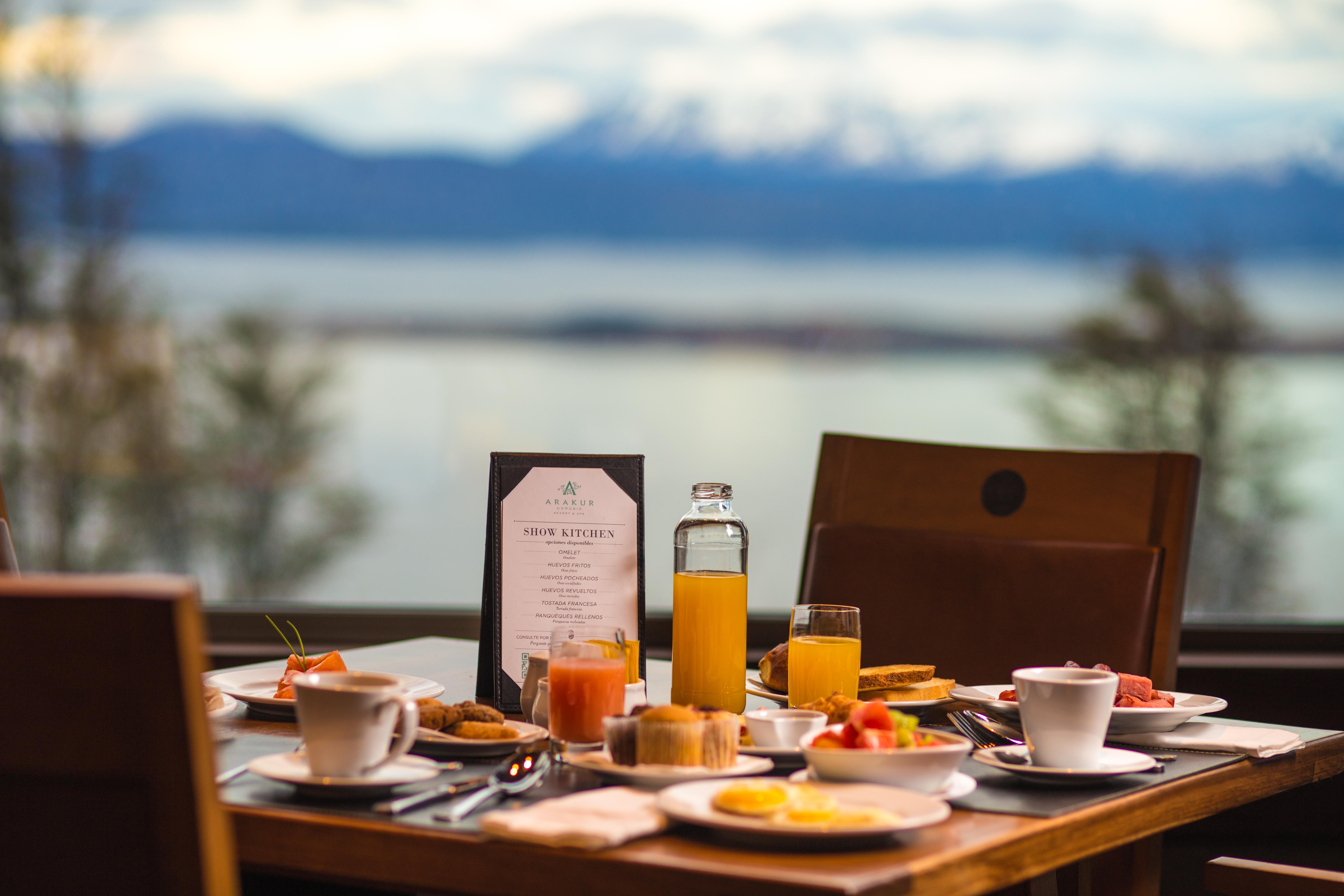 Arakur Ushuaia Resort & Spa Dış mekan fotoğraf Breakfast at the Lake House
